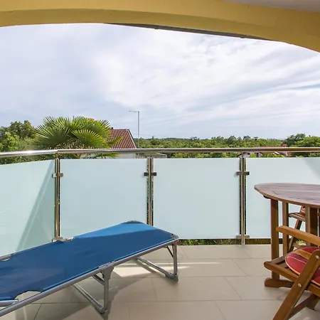 Green Oasis Apartment *